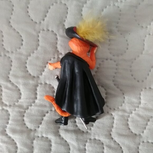 Puss in BOOTS 2011 Hallmark Ornament QXI2617 Old Stock - Picture 12 of 12